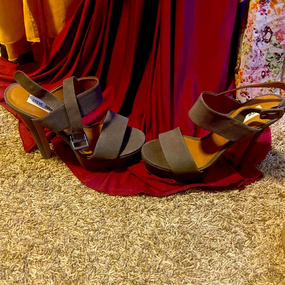 Brand New Never Worn Steve Madden Gray Chunky Heel